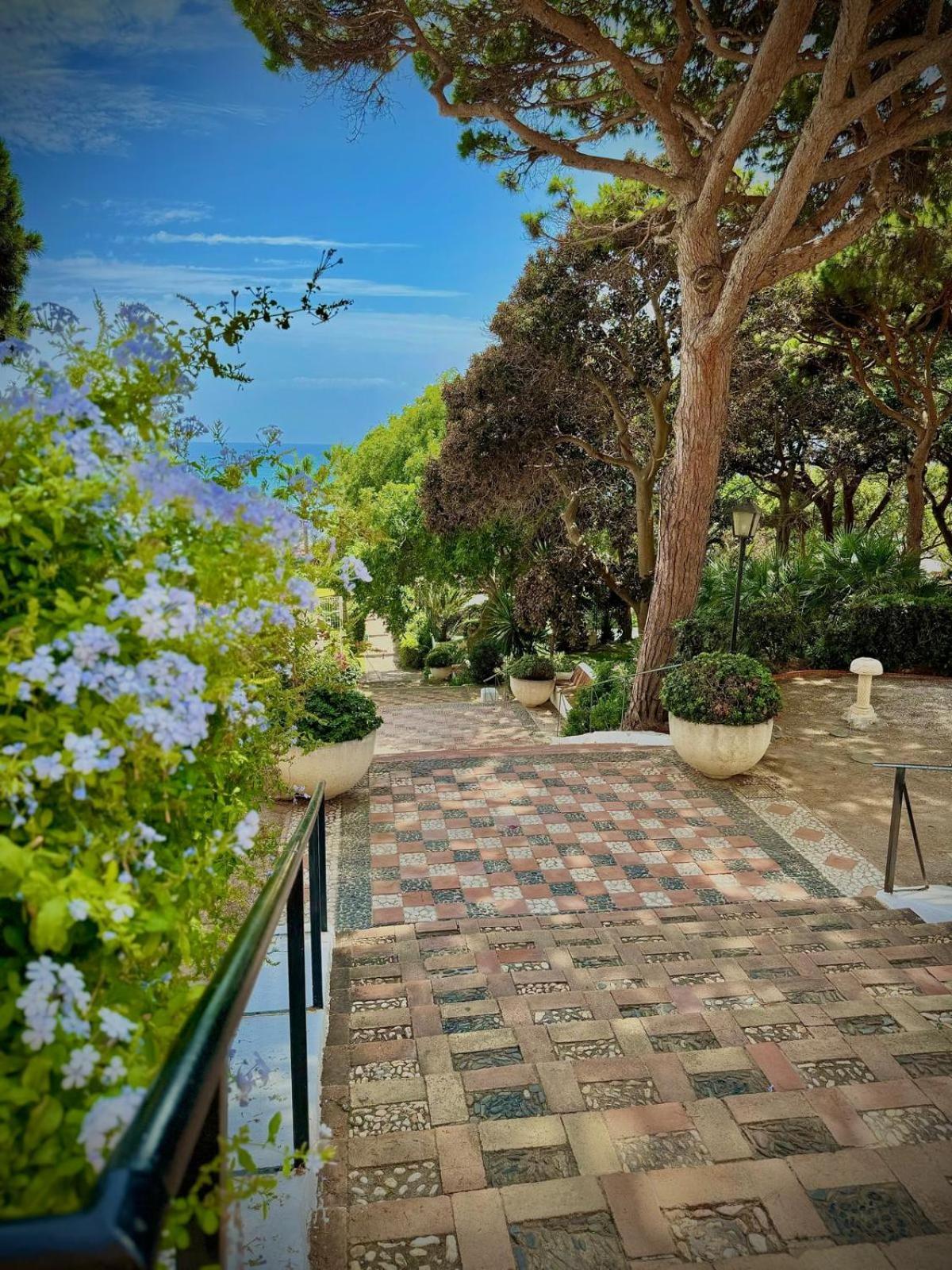 Home 120, Mansion Alhamar Sitio de Calahonda エクステリア 写真